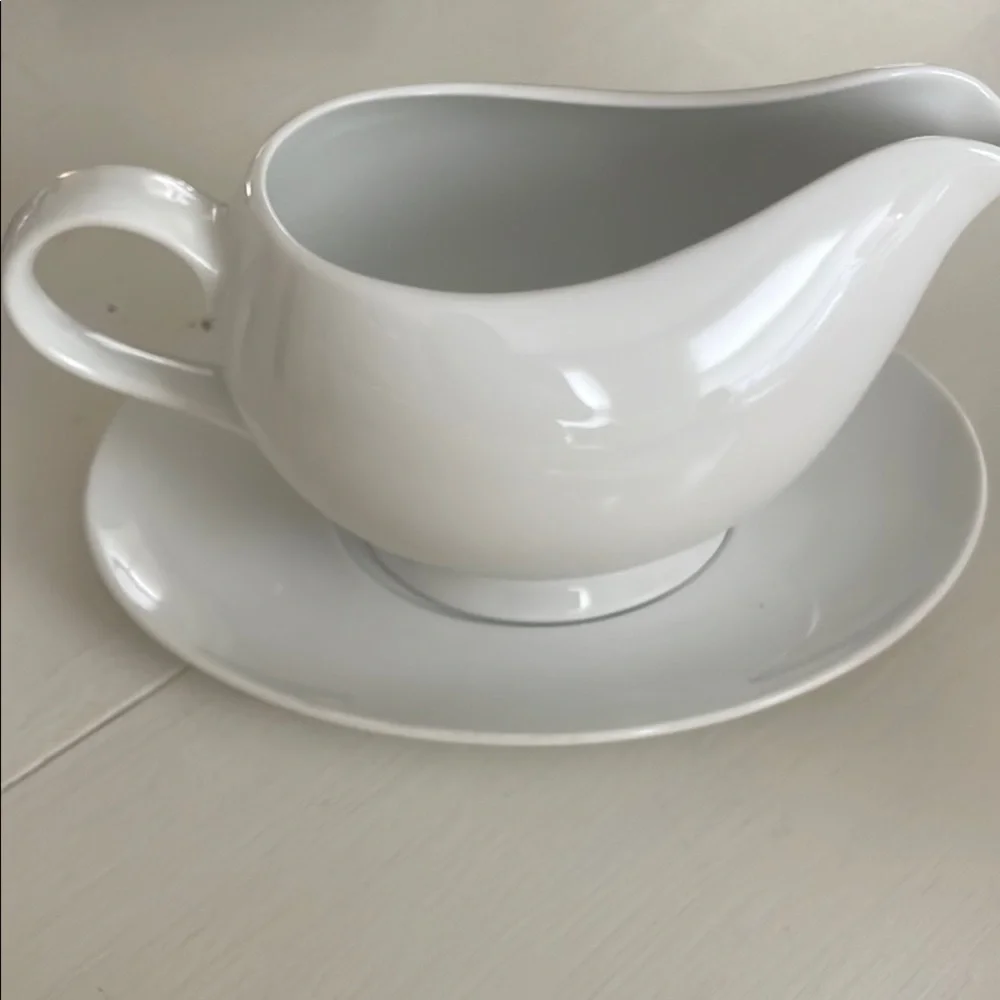Crate&Barrel White Serveware Gravy Boat
